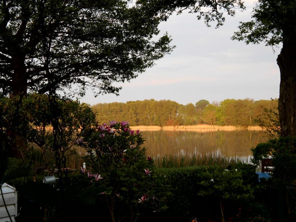 Bungalow Idylle Am See ノイルピーン エクステリア 写真