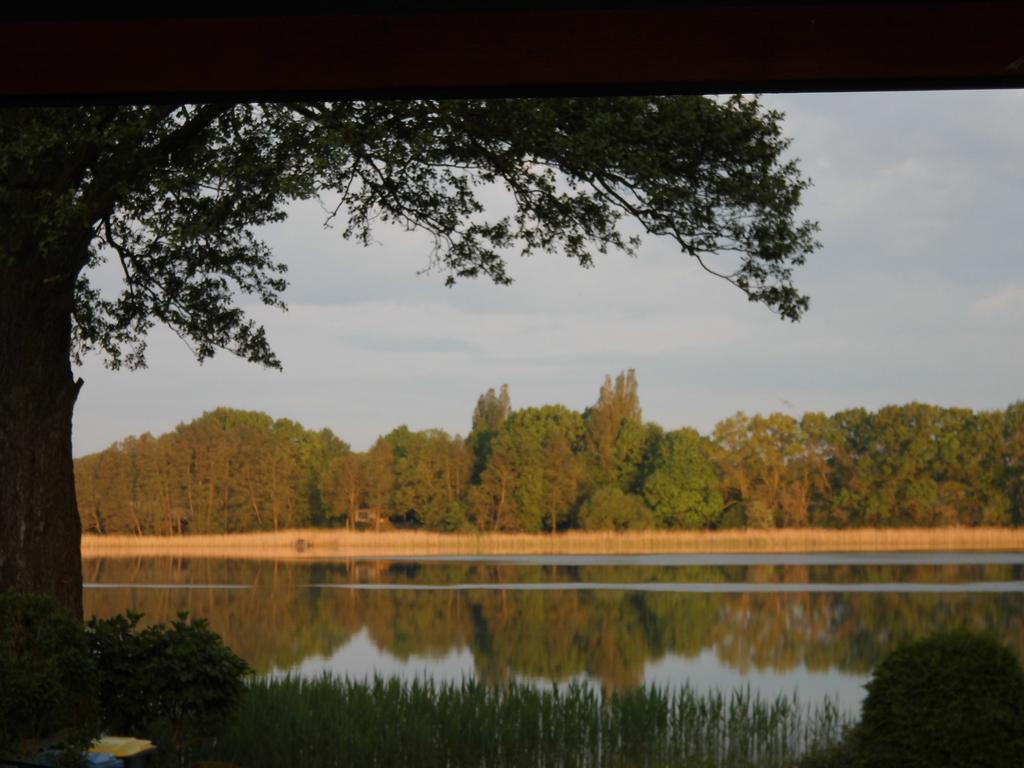 Bungalow Idylle Am See ノイルピーン エクステリア 写真
